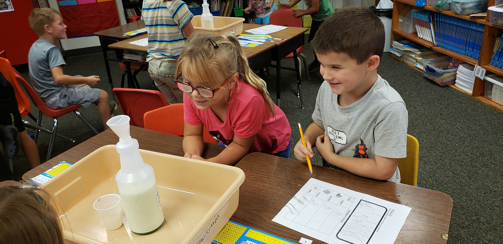 Mrs Robinson's First Graders Make Elephant toothpaste
